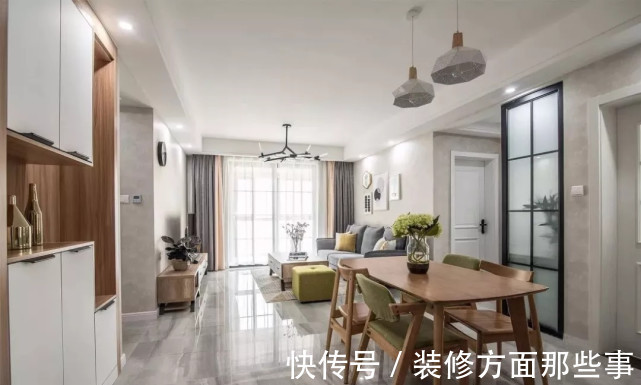 落地窗|127平现代风阳台隔出小书房,临着大大的落地窗,轻松又惬意