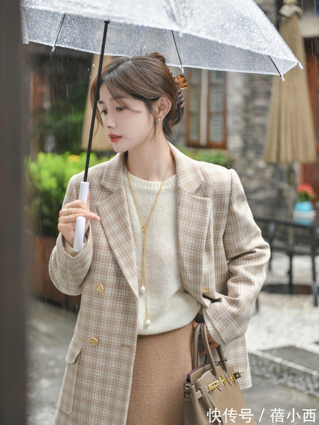 秋季|真正懂时尚的女人,秋季穿搭首选“大地色”衣服,知性优雅又高级