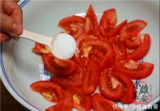 做糖拌西红柿还只放糖就错了，多加这一样，西红柿口感提升10倍