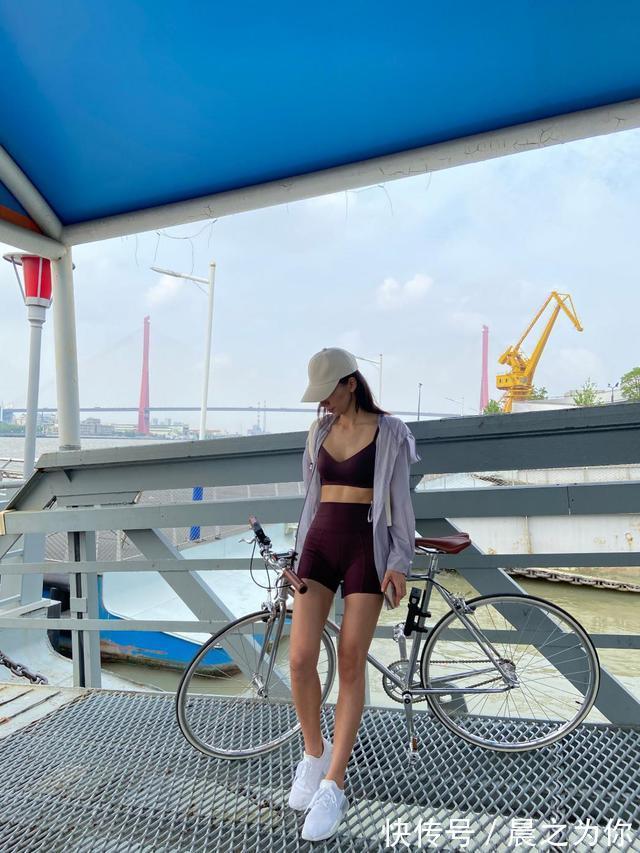 健身女神|健身女神周六野,腹肌迷人,吸粉百万,真正的腹肌训练是这样