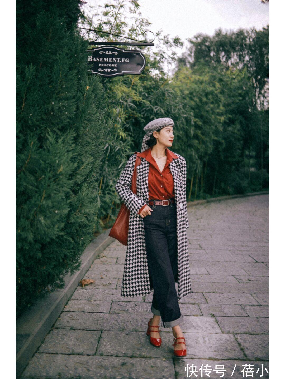 红黑|秋天穿衣色彩怎样搭配才时髦?穿搭公式“红+黑”,高级又洋气