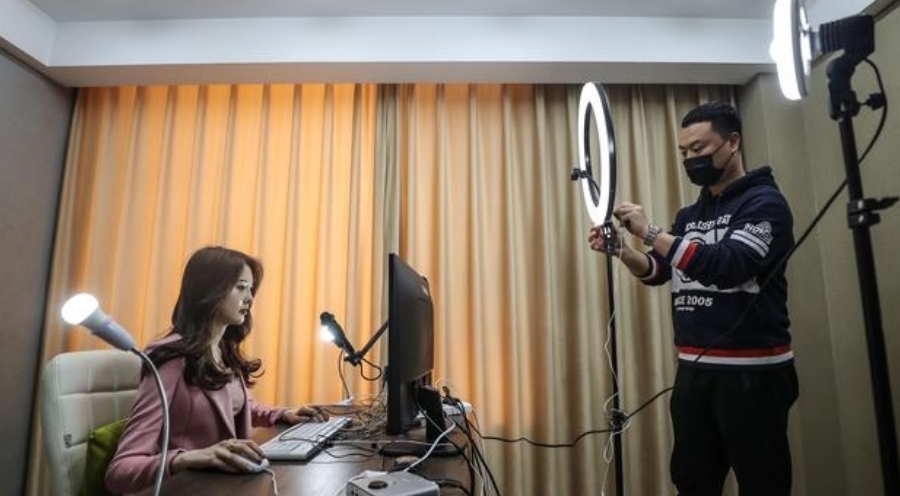 木兰舟&她是首位博士级歌唱家,曾12次登上春晚舞台,如今42岁风采依旧