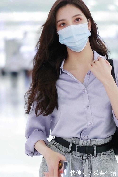 大波浪|小姐姐气质真是绝了,衬衫配牛仔短裤文艺高级,太有明星气质