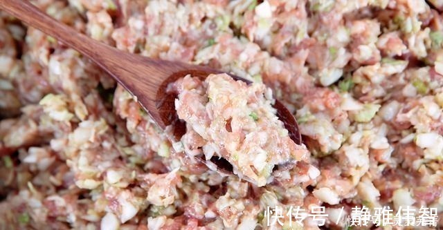 买五花肉时,懂行的人从不看肥瘦,而是注意“上、下”,先收藏了