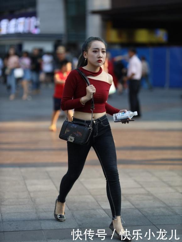 简约|微胖型身材的女生,偏爱牛仔裤搭配,简约修身又耐看