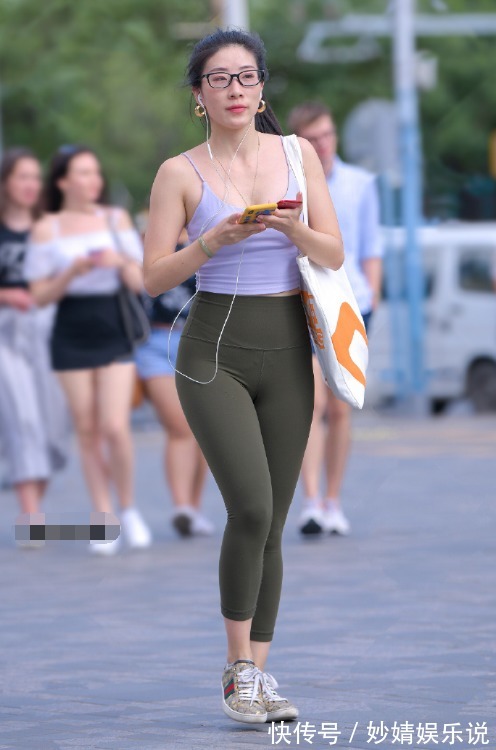 追随者|丰润的健身裤美女，后面有一众追随者！