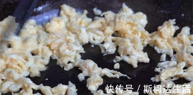 红薯|玉米面这样做真好吃,一擀一煎,5分钟出锅,连吃一个月都不腻