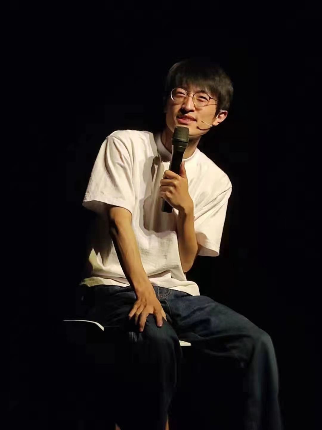 段子|脫口秀“新秀”邱瑞：我所有的志趣都源于恐懼丨專訪