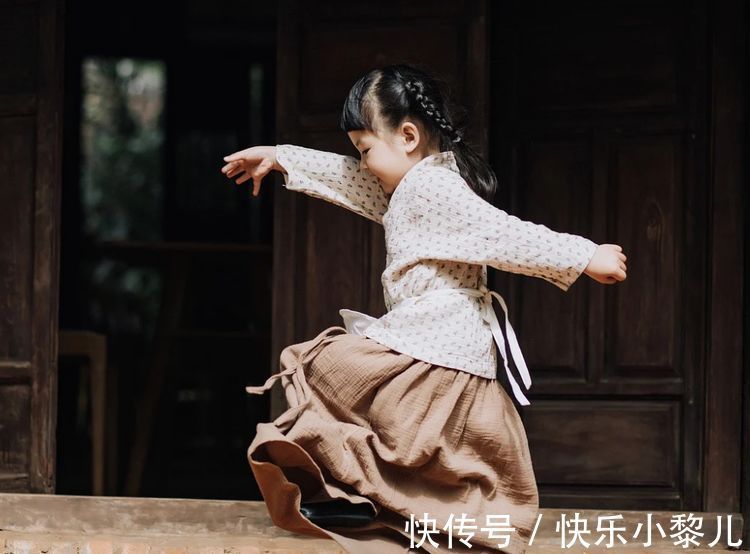 父母|8岁男孩坚持晨读400天,“好孩子”的背后,都藏有以身作则的父母