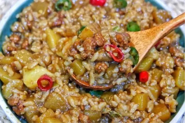 舔盘|剩米饭不要再做炒饭了,教你做更好吃的烩饭,好吃到舔盘