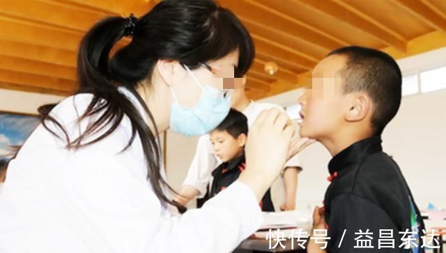 拔掉|6岁男孩长出“双排牙”,要一颗颗拔掉,妈妈自责不已,都怪我