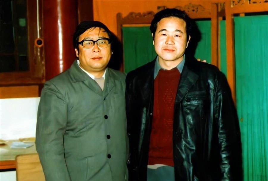 永远|永远无法重拍的瞬间右手抽烟左手抠脚的三毛,图3路遥与莫言的罕见合影