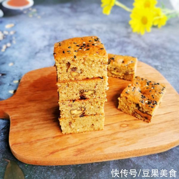 初冬小点心——低油红枣核桃蛋糕（老式枣糕）