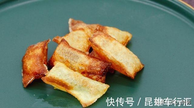 薄片|土豆切成薄片，两片粘一起下锅炸，中间是空心的，比薯片好吃