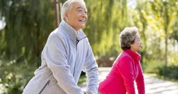  平时|60岁的高龄，却没长出老年斑！也许是因为做对了“此事”！