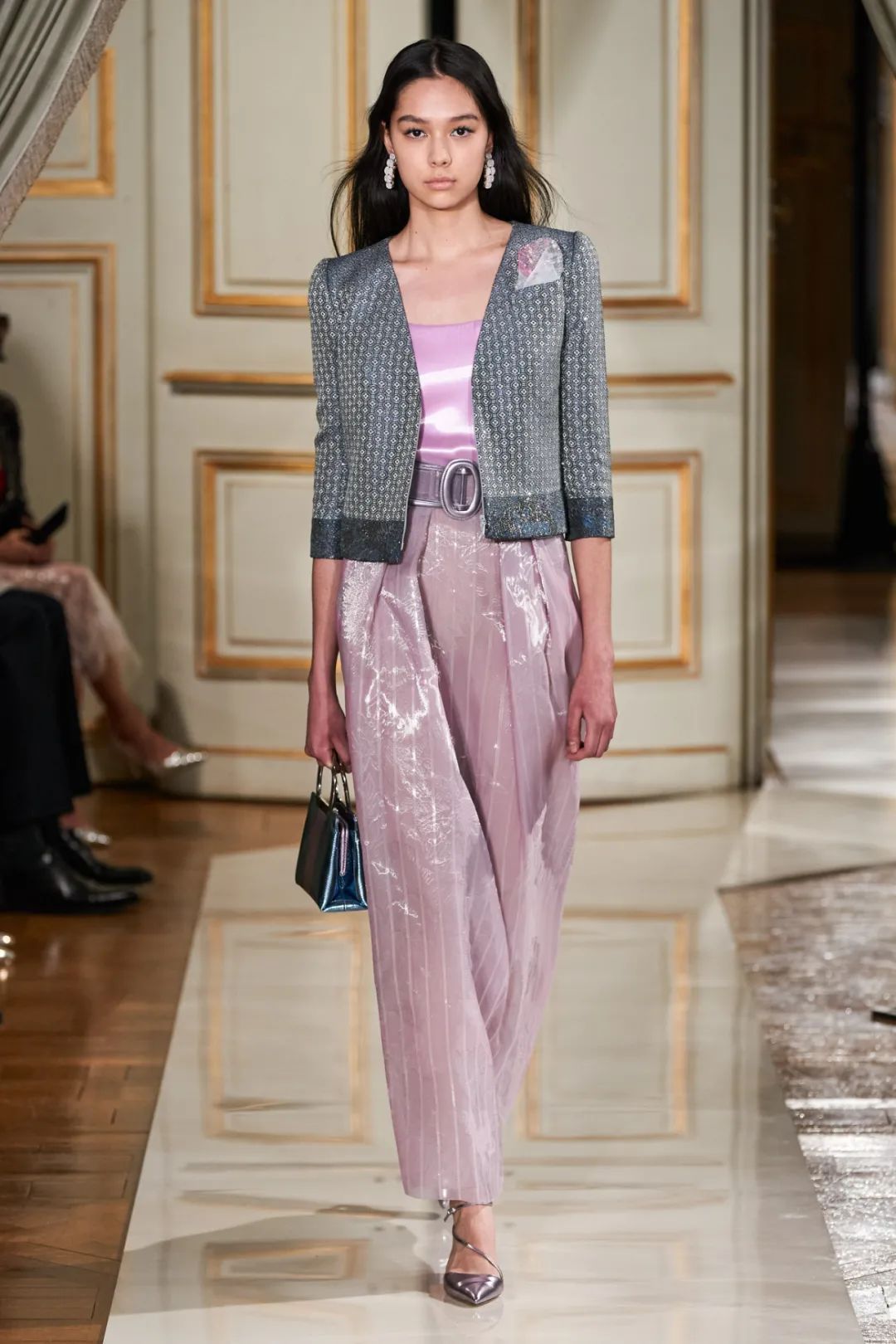 87岁的阿玛尼老爷子，依然是把高级做得最优雅的人|T型台 | shine