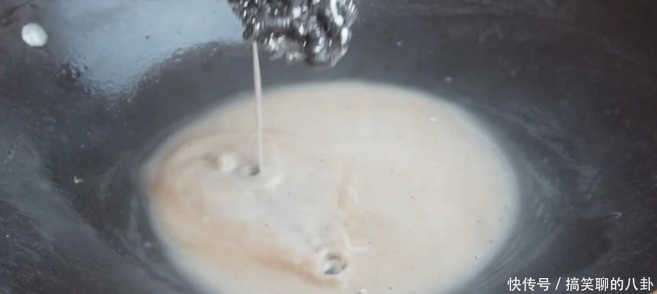 铁锈|铁锅生锈不要扔,教你一招,铁锅变身不粘锅,以后都不会生锈了