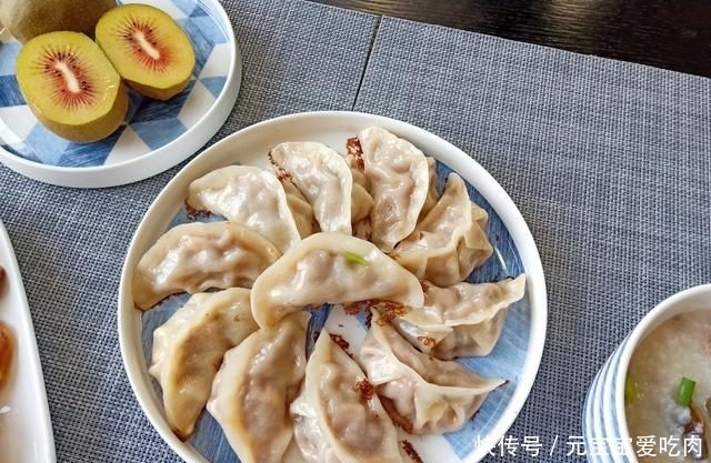 饺子|谁还买早餐呀?15分钟的事儿,花钱少吃得爽,自制饺子好鲜美呀