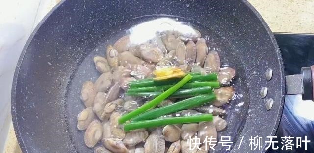 炒花甲有泥沙不开口只要这样做，个个笑口大开！姜葱花甲教程！