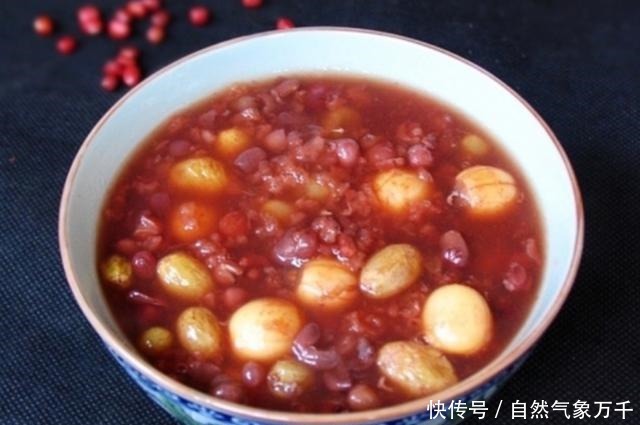 冬季后,记得给家人喝此粥,等于天然“补血库”,脸色更红润