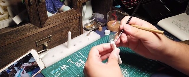 拉姆雷姆|手办界最小手办?用粉笔制成,比指甲盖还小,关节能自由转动!