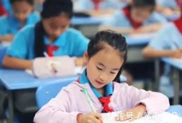 饺子@学生自创“饺子”字体,字体让人心旷神怡,连批卷教师都称赞不绝