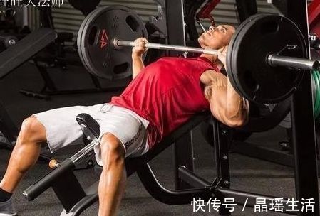 胸肌|天天去健身房，为什么胸肌还是不饱满很多人犯了这5个错误