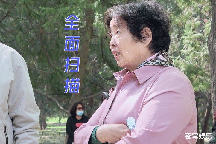 大妈|陈小纭误入相亲角，大妈大叔都来询问，但进北京相亲2群都没资格