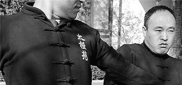 马云卸任后,他的贴身保镖李天金,失去百万