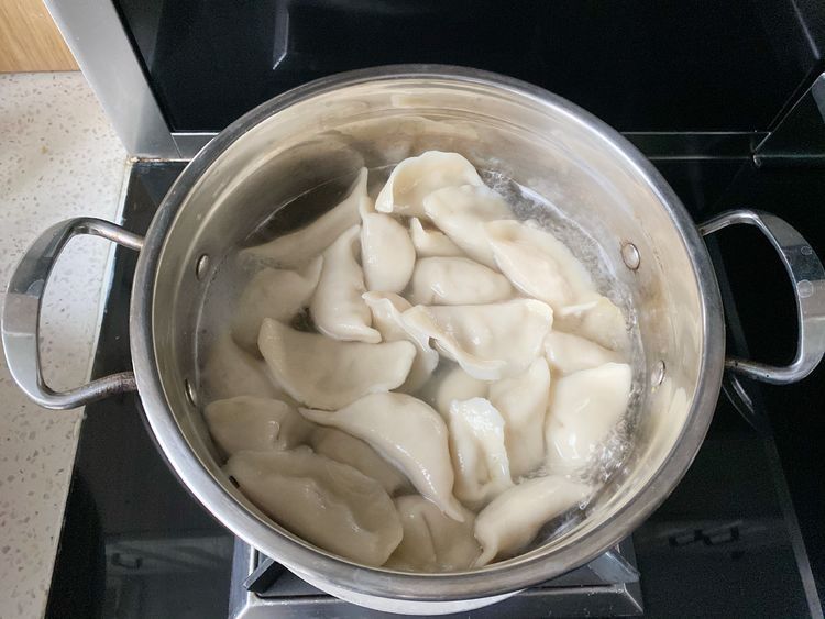 秋天吃饺子不能错过白菜猪肉馅，鲜美可口，价格还便宜