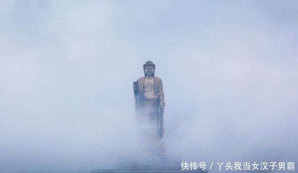 世界|世界“诡异”的三座佛像,在晚上看更神秘,有两座在我国