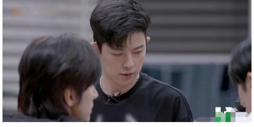 人设崩塌第二人？敖犬“自大”抢歌词还甩锅言承旭，太“绿茶”了