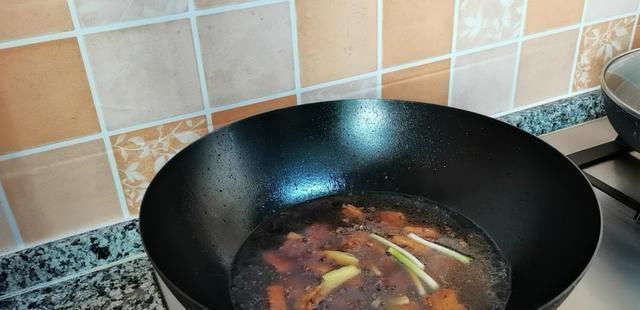 香肉|教你在家做肉夹馍，馍香肉更香，再也不用出去买，好吃干净量还足