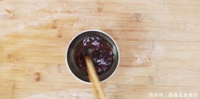 糯米粉开水一烫,两手一捏,自己一餐可以吃30个