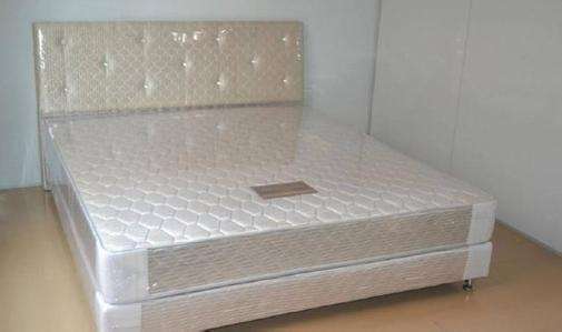 塑料膜|裹住床垫的塑料膜要不要撕掉听老师傅说的话,后悔我家一直做错