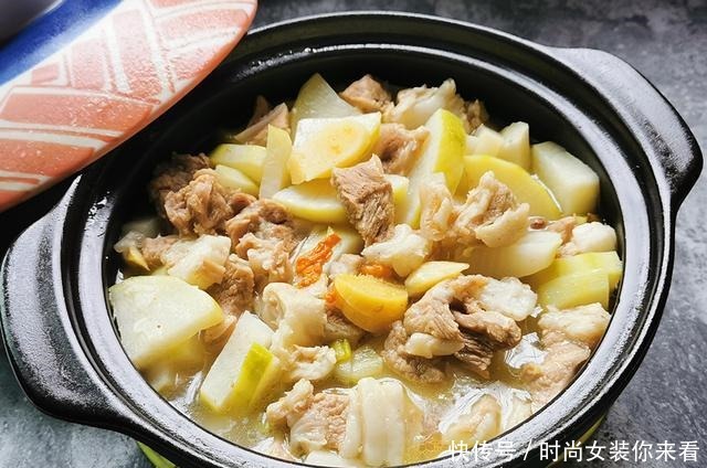 冬天就爱吃这菜，羊肉加萝卜一起炖不腥不膻，连锅一起端上桌