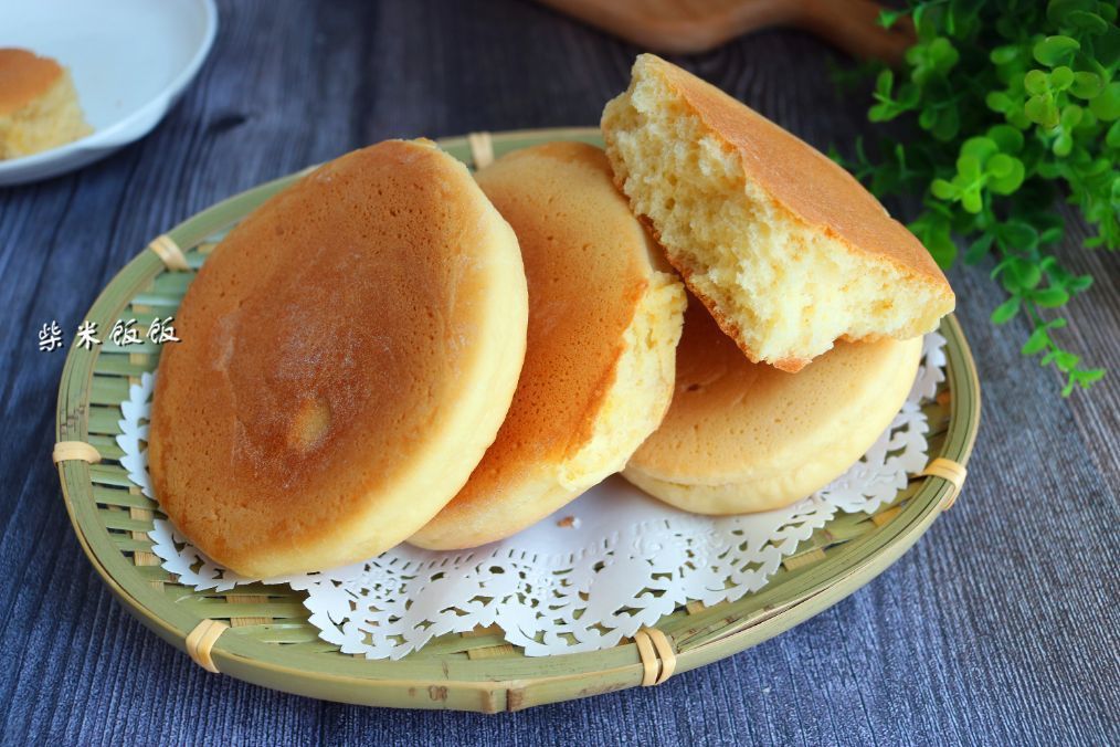 做成|1碗面粉,2个鸡蛋,做成的小饼外酥里软,比面包还好吃