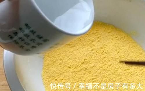 玉米面别烙饼啦,试试这样做,3元成本做1筐,小巧迷你,比肉还香