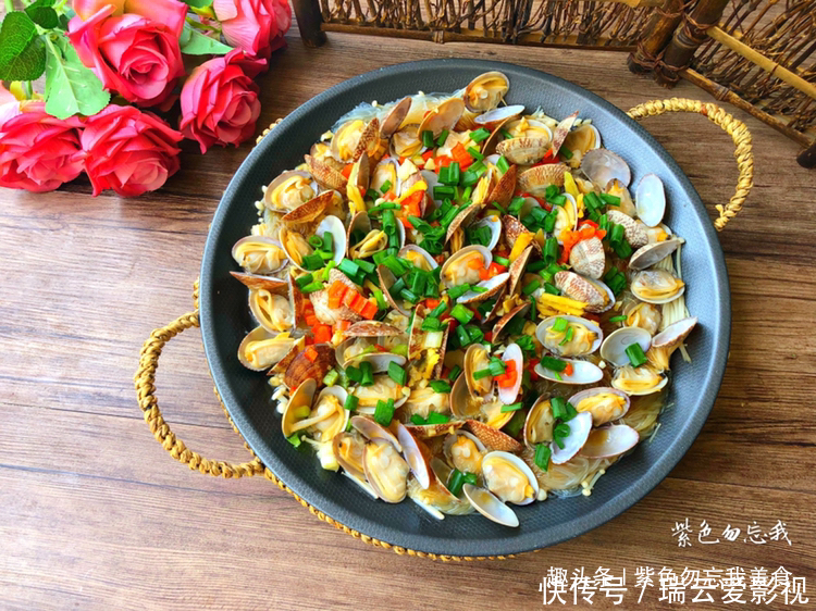 美味|花蛤最好吃的做法,不焯水不爆炒,肉质鲜嫩还美味,超解馋