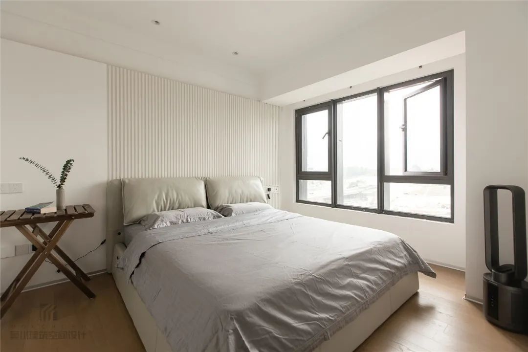 布置|90㎡现代侘寂风，极简的空间，优雅的线条，舒适的软装