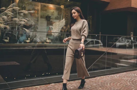 孙允珠|美图欣赏:孙允珠,纸莎落霜芦苇糅合泛棕职业装