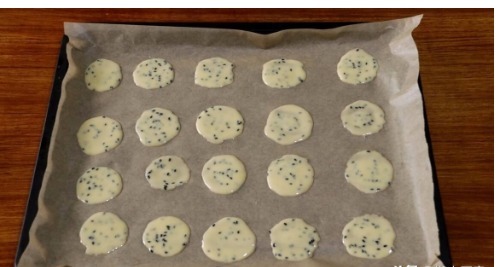 搅拌均匀|孩子吃的饼干不用买,手把手教你在家做,面粉鸡蛋搅一搅就搞定