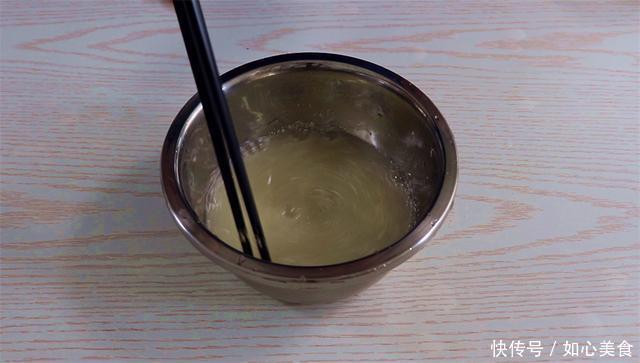 想吃面包自己在家做,不用揉出膜,简单好吃,柔软还拉丝