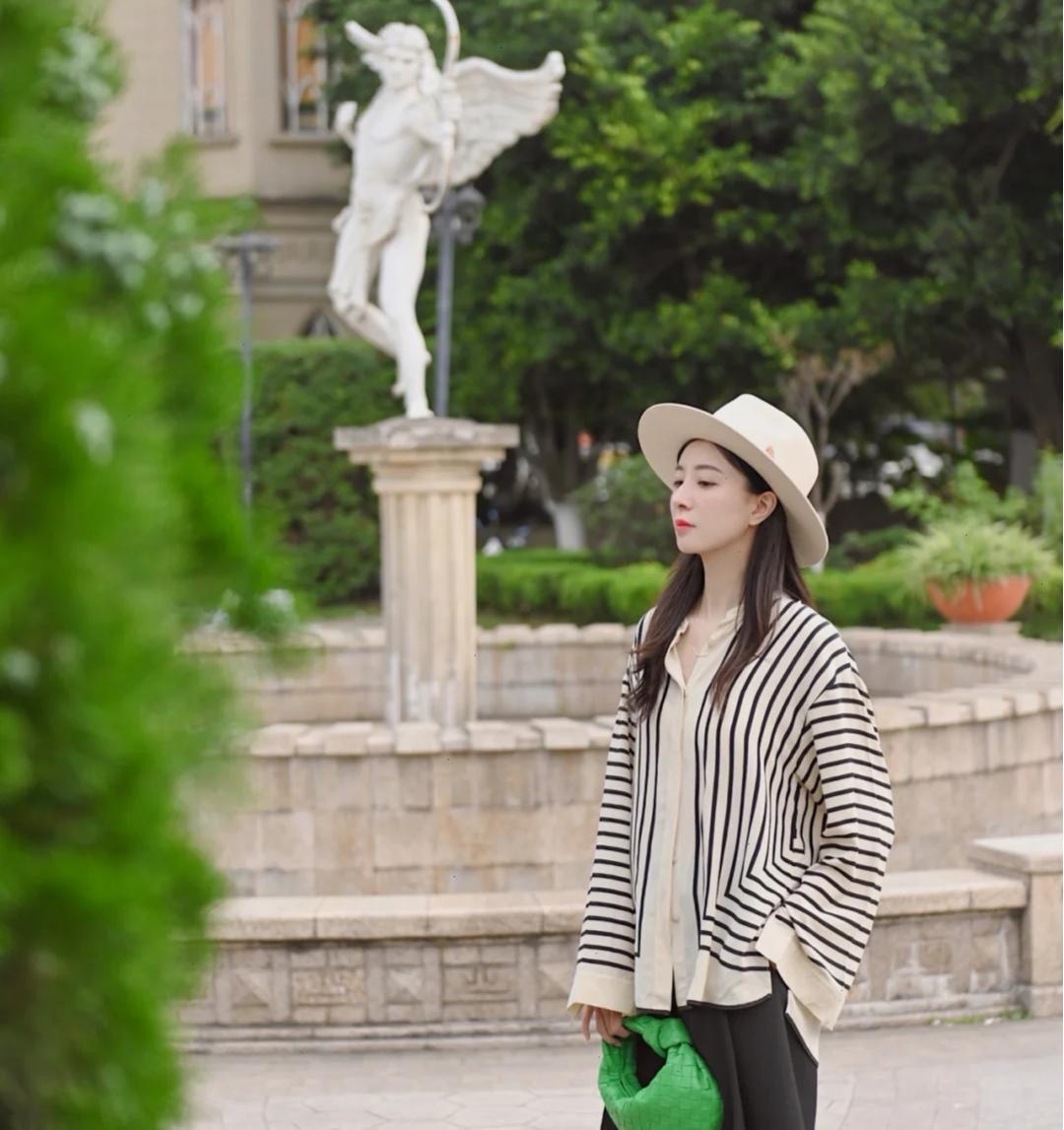 阔腿裤|秋季最火穿搭指南,条纹衫搭配半身裙或者白色阔腿裤,高级时髦!