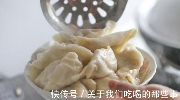 煮饺子时,不盖锅盖和盖锅盖有啥区别?很多人不懂,难怪破皮露馅