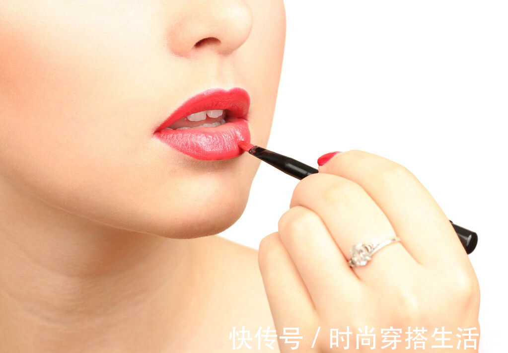 女人 女人再笨也要学会涂口红,掌握这4个步骤,气场独一无二