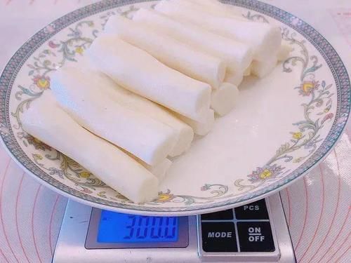 免烤箱，吃过就念念不忘，这款山药小饼看起来其貌不扬