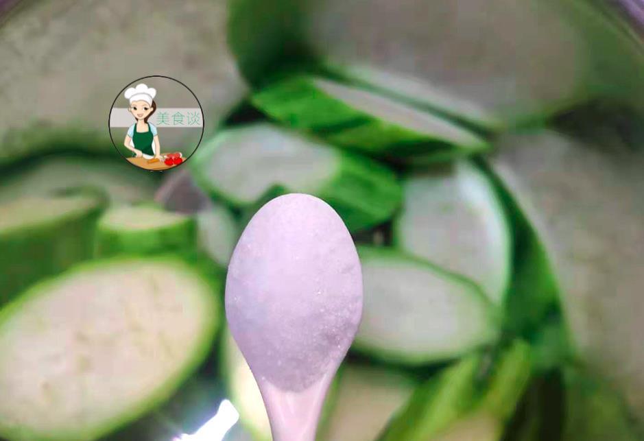 蒸丝瓜|此菜蒸一蒸6分钟上桌,鲜美营养,多做给孩子吃,增强身体免疫力