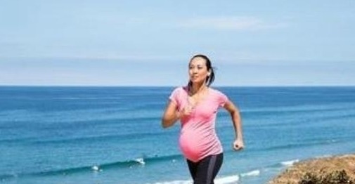 妈妈|怀孕7个月的妈妈,每天坚持跑步,孩子出生时发生了以下事情