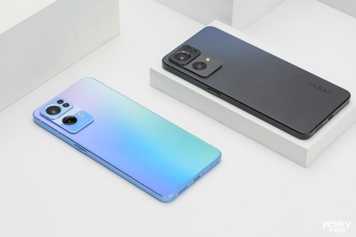 OPPO Reno7 Pro“拍了拍你”：一款专属暗光自拍神器